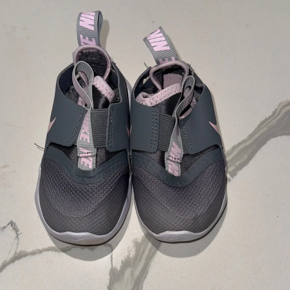 Nike Girls Toddler 6 Gray Pink Slip On Sneakers